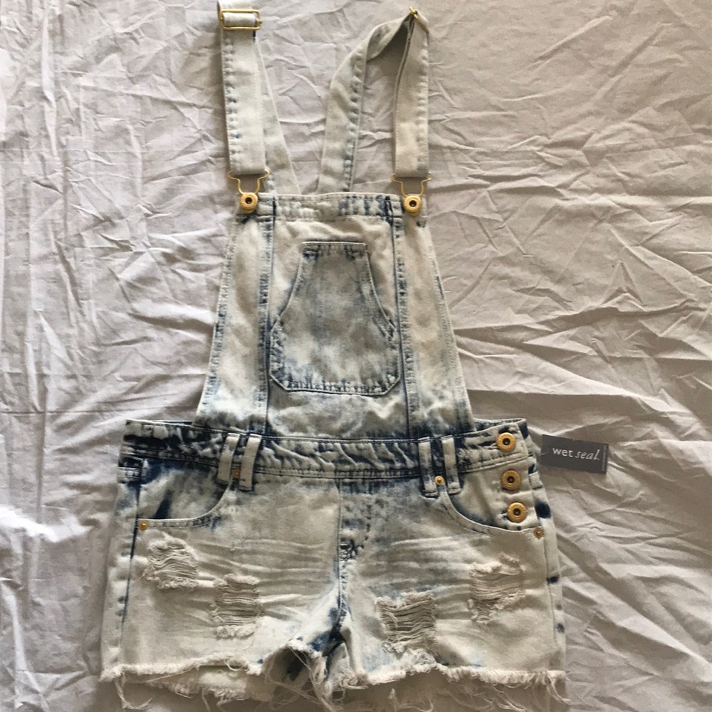 Light wash short overalls